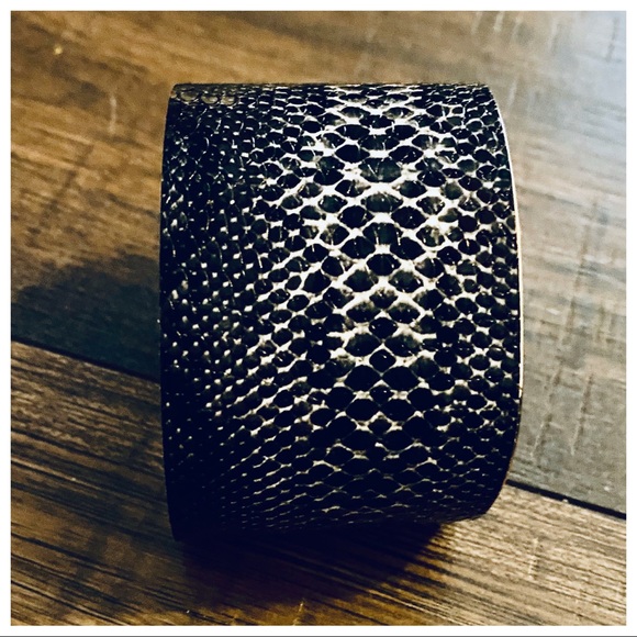 ✨LAST ONES✨Python open cuff bracelet - Picture 4 of 6
